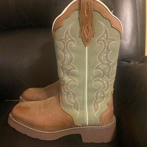 Size 7 Women’s western/cowboy boots